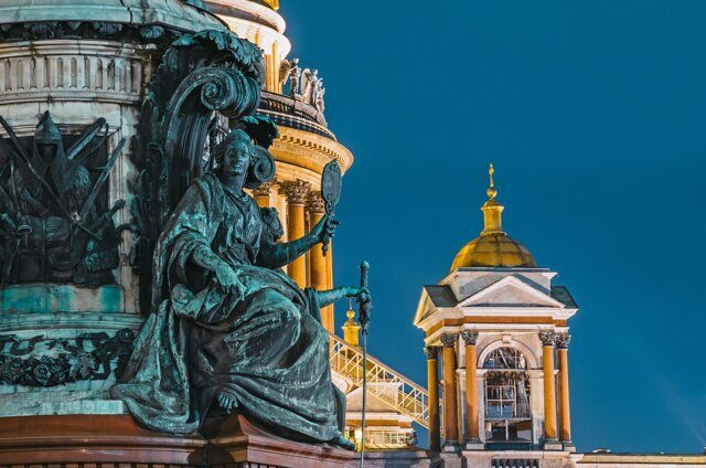 night-view-ancient-statues-stucco-dome-st-isaac-s-cathedral-saint-petersburg